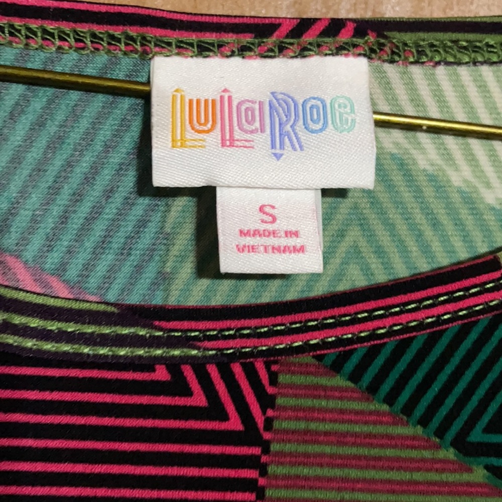 LulaRoe Irma tunic hi-lo hem shirt.  Small - Picture 2 of 8